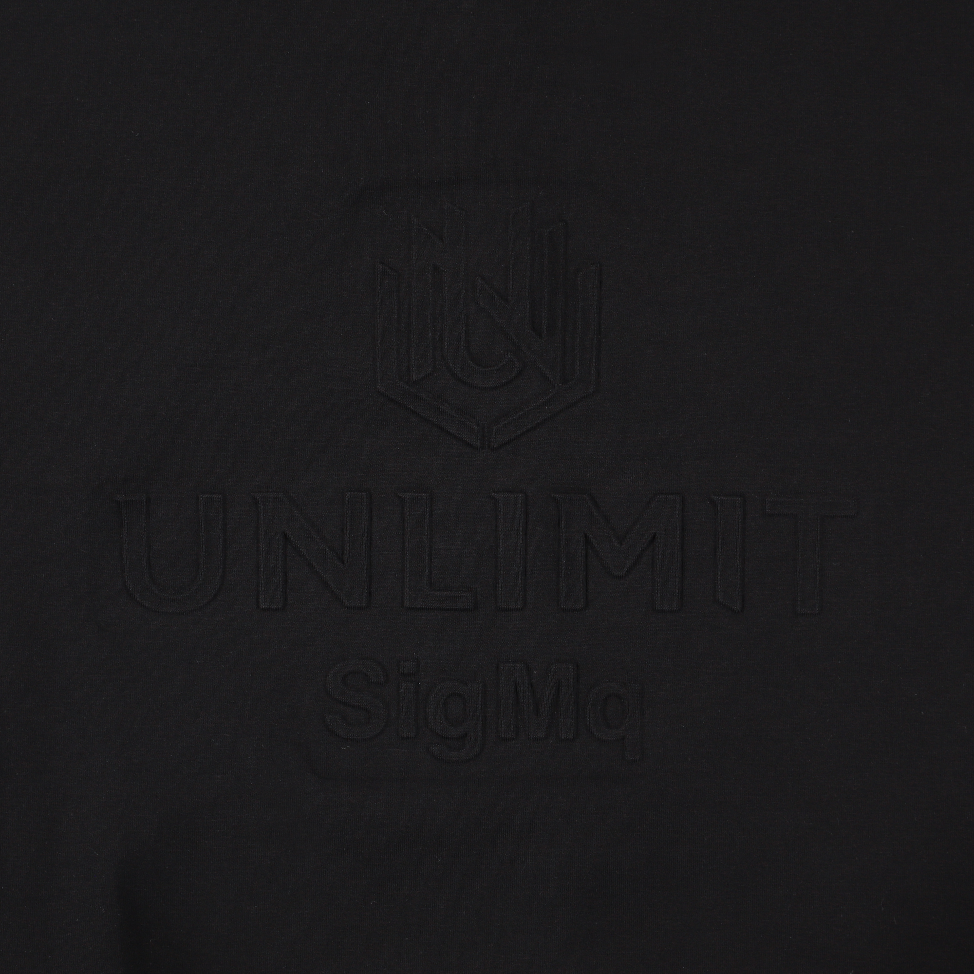 EMBOSS LOGO HOODIE BLACK